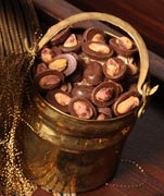 Pistachios with chocolate dragees